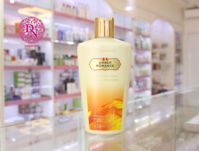 duong-the-victoria-secret-amber-romannce-250ml